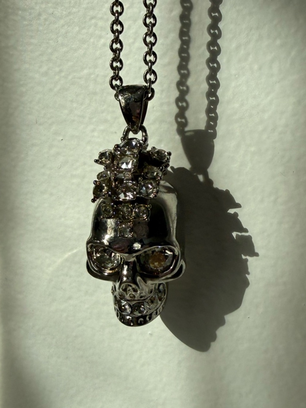 Alexander McQueen Silver Crystal Mohawk Skull Pendant Necklace - Picture 3 of 7